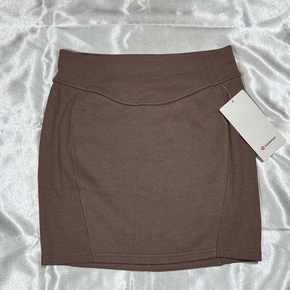 NWT Lululemon Brown Scuba HR Mini Skirt, size small - Picture 1 of 5